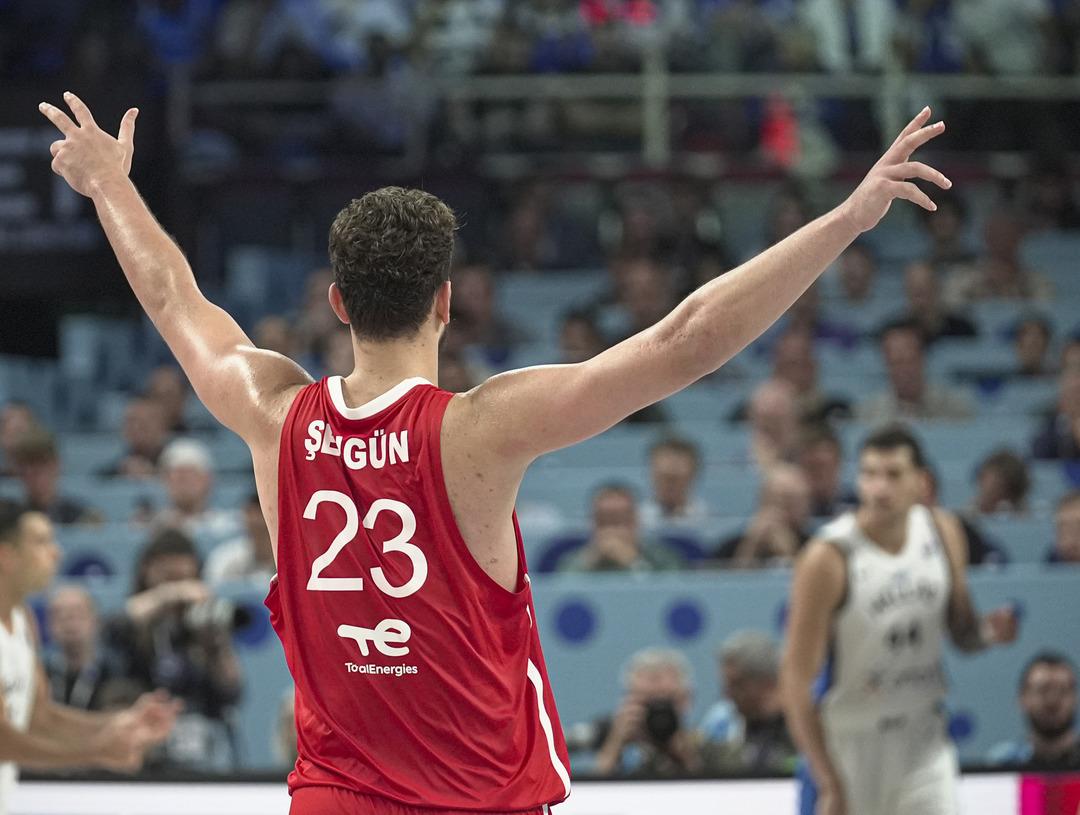 Yunanistan ı sürklase eden 12 Dev Adam Yunan basınında!  Türkiye nin namağlup olması tesadüf değil